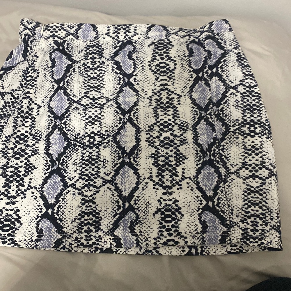 Snake print mini skirt, has a zipper on the side, i am negotiable!
